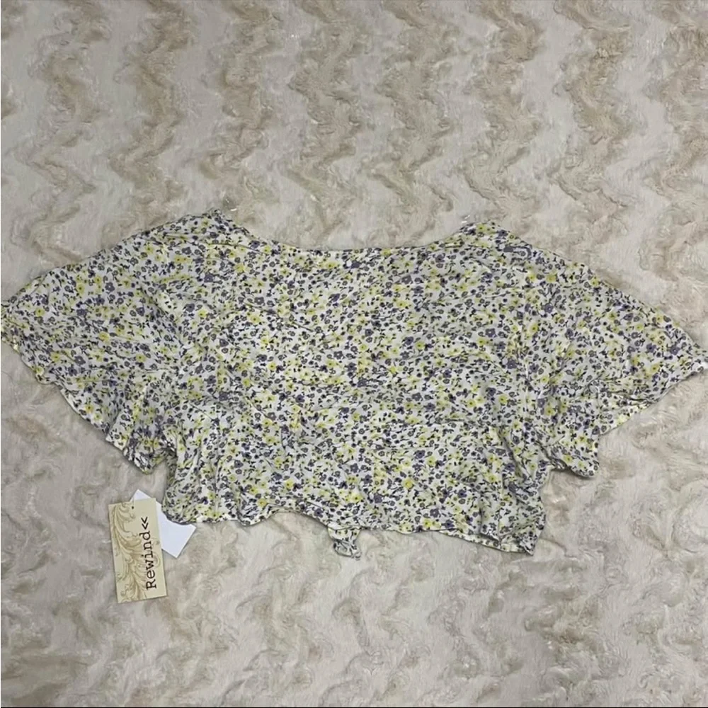 Rewind Flutter Sleeve Tie Front Blouse in Yellow and Gray - Picture 3 of 7